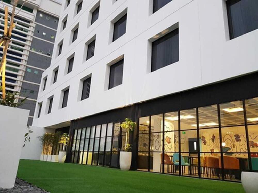 De Braga, Artotel Curated Bandung Kültér fotó